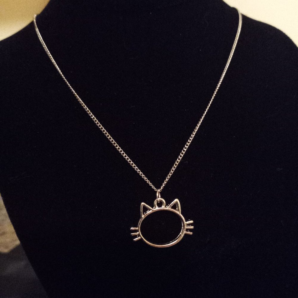 Kitty necklace